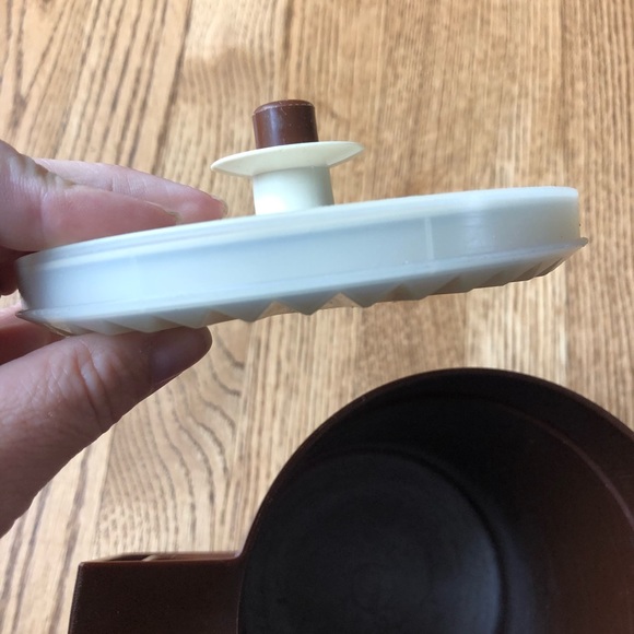 Tupperware Push Button Pitcher Servalier Brown - Picture 6 of 7